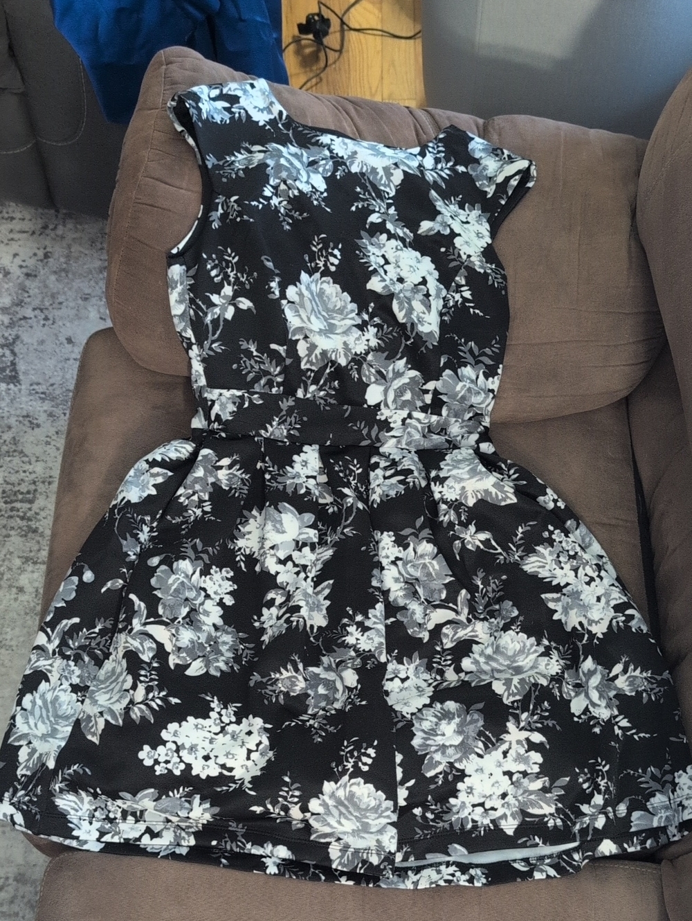 Emerald sundae Open Back Floral Black And White Pleated Mini Dress